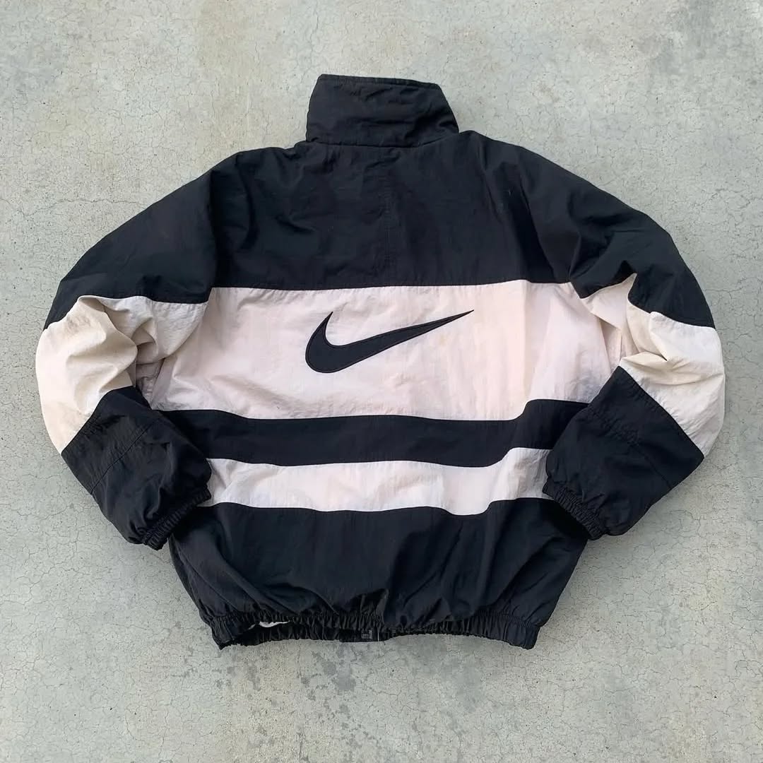 vintage Nike windbreaker embodies a classic streetwear aesthetic