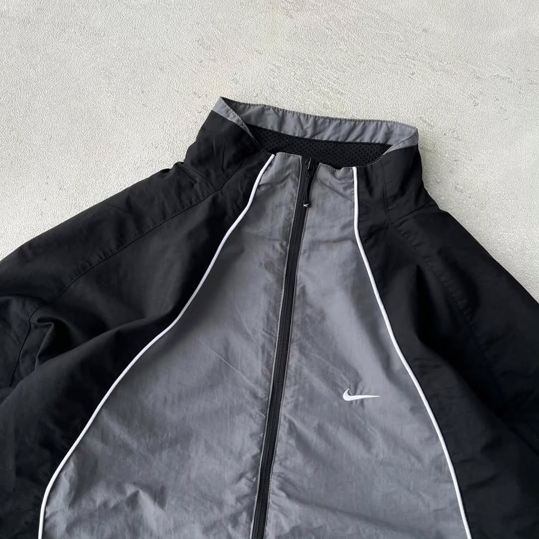 vintage Nike two-tone panelled windbreaker