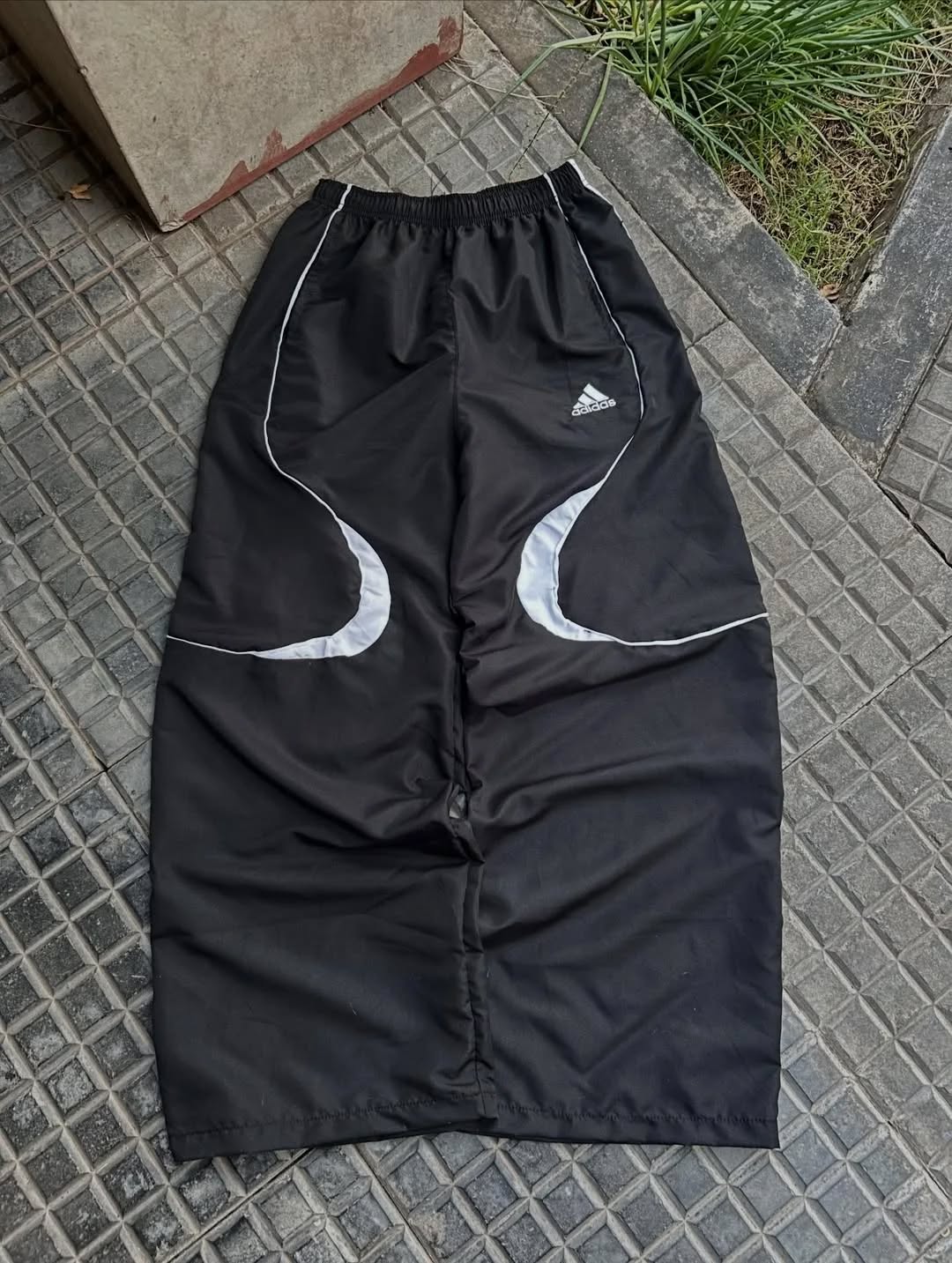 Y2K-era sportswear in ( Black ,White )