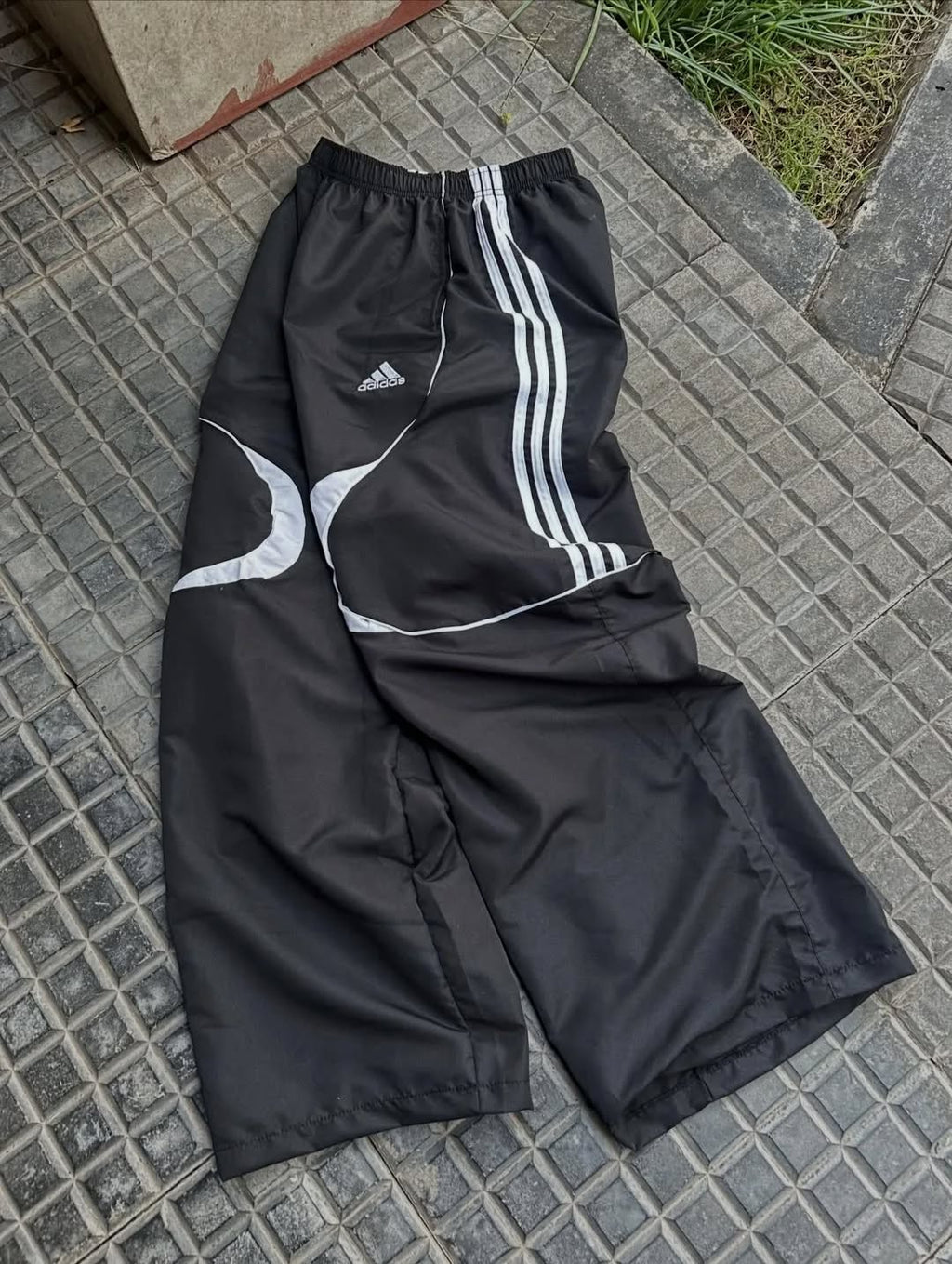 Y2K-era sportswear in ( Black ,White )