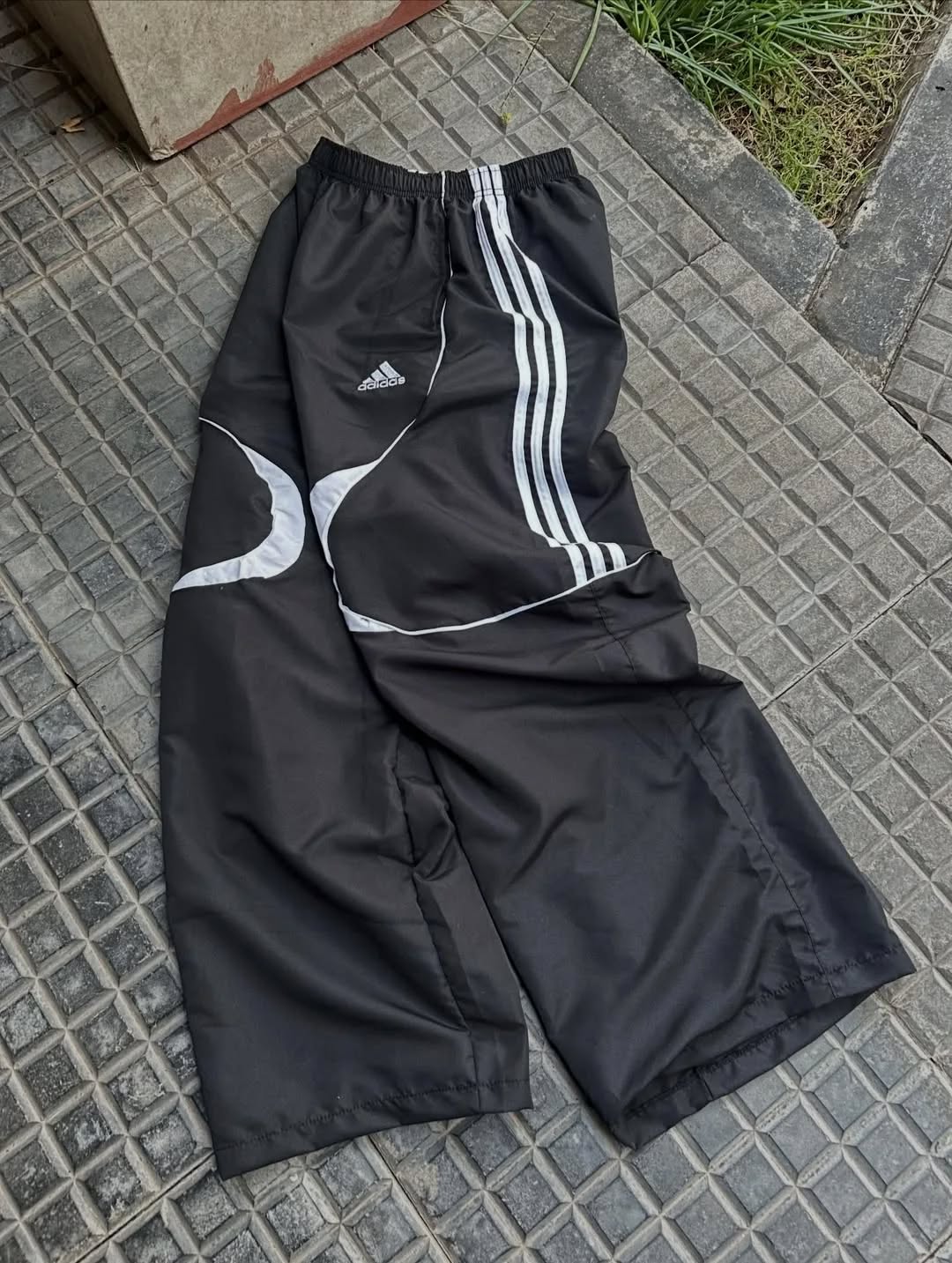Y2K-era sportswear in ( Black ,White )